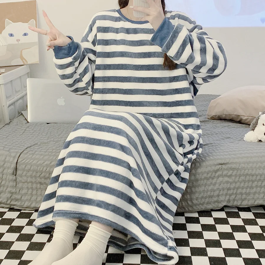 Coral Velvet Stripe Loose Long Sleeves Nightgown Round Neck Thickened Flannel Sleepwear Home Dress Loose Lounge Women Homedress
Coral Velvet Stripe Loose Long Sleeves Nightgown Round Neck Thickened Flannel Sleepwear Home Dress Loose Lounge Women Homedress