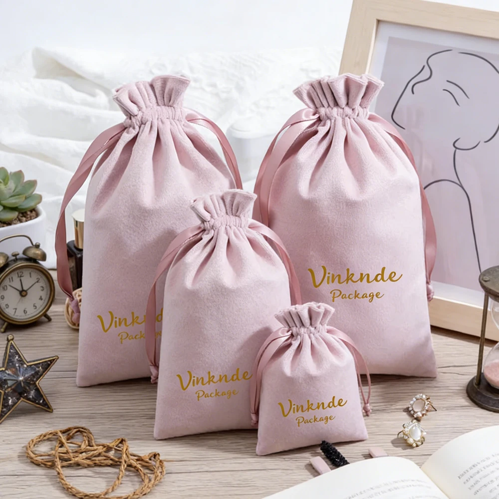 9x12cm Custom Logo Pink Drawstrings Velvet Gift Bags Velours Jewelry Pouches for Wedding Favors Christmas Candy Bag Party Favor
9x12cm Custom Logo Pink Drawstrings Velvet Gift Bags Velours Jewelry Pouches for Wedding Favors Christmas Candy Bag Party Favor