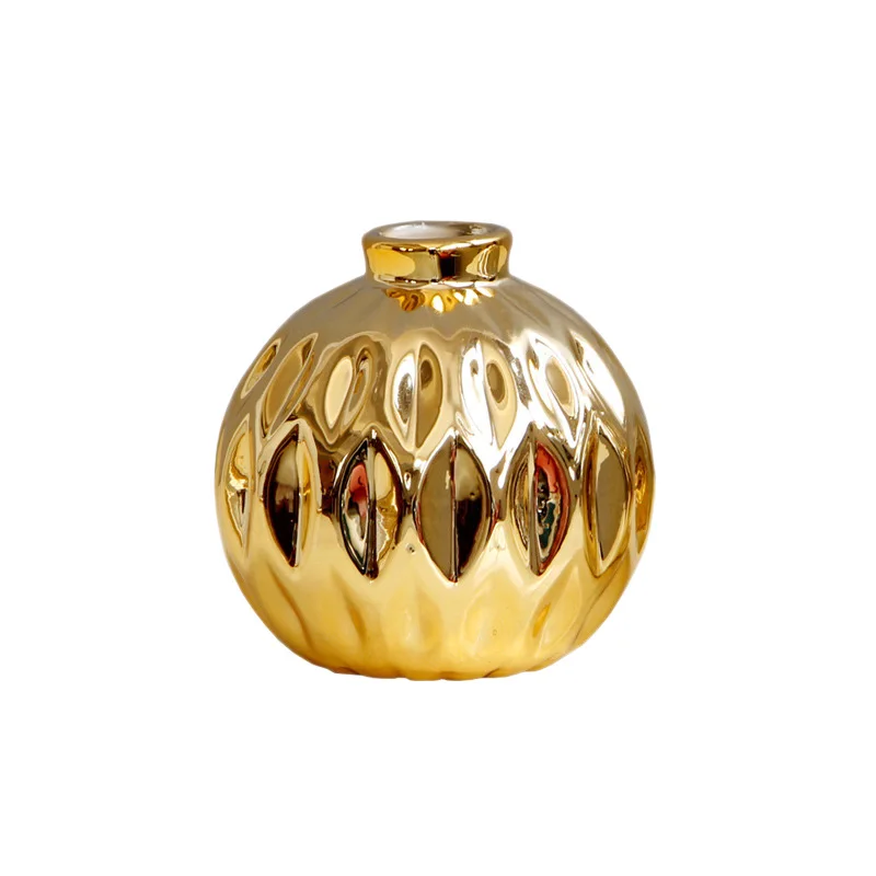 Ceramic Small Vase Small Flower Embossed Fish Lip Pattern Crafts Home Decorations (Gold)
Ceramic Small Vase Small Flower Embossed Fish Lip Pattern Crafts Home Decorations (Gold)