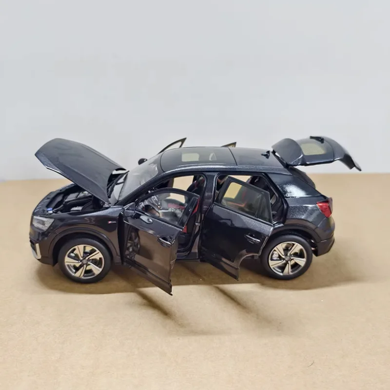 Diecast 1:18 Scale Q2L SUV Alloy Simulation Car Model Adult Classic Collection Decoration Gift Toy Static Display
Diecast 1:18 Scale Q2L SUV Alloy Simulation Car Model Adult Classic Collection Decoration Gift Toy Static Display