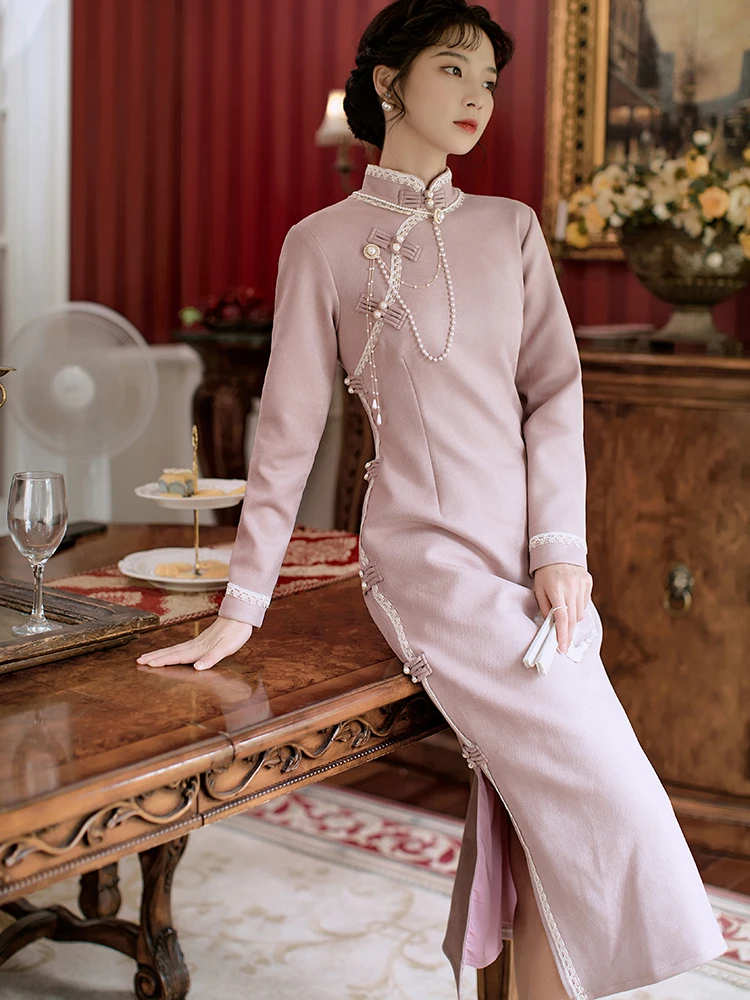 Фиолетовое замшевое бархатное длинное ретро-платье-ципао с узором в виде точек, новинка весны-осени, традиционный китайский стиль...
Фиолетовое замшевое бархатное длинное ретро-платье-ципао с узором в виде точек, новинка весны-осени, традиционный китайский стиль...