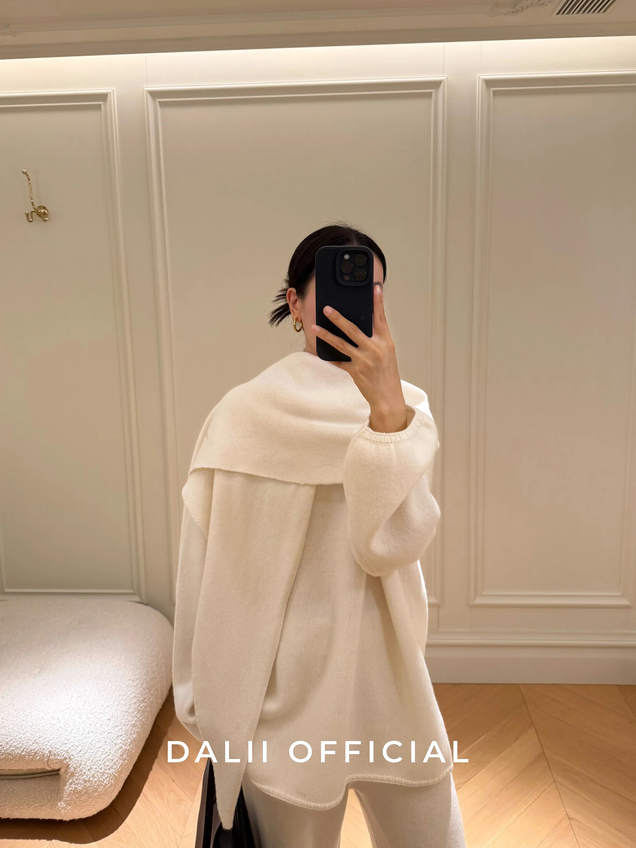 Lightweight Lazy Atmosphere round Neck Shoulder Wrap Woolen Sweater Pants Set Loose Fit Comfortable Winter Fashion Women's Set
Lightweight Lazy Atmosphere round Neck Shoulder Wrap Woolen Sweater Pants Set Loose Fit Comfortable Winter Fashion Women's Set