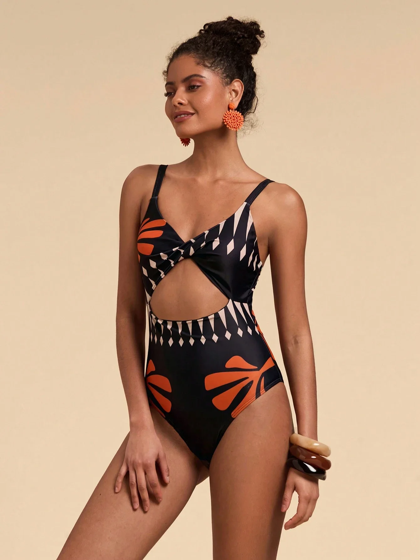 Geometric Print Cut-Out One-Piece Swimsuit For Women Beach Summer Vacation
Geometric Print Cut-Out One-Piece Swimsuit For Women Beach Summer Vacation