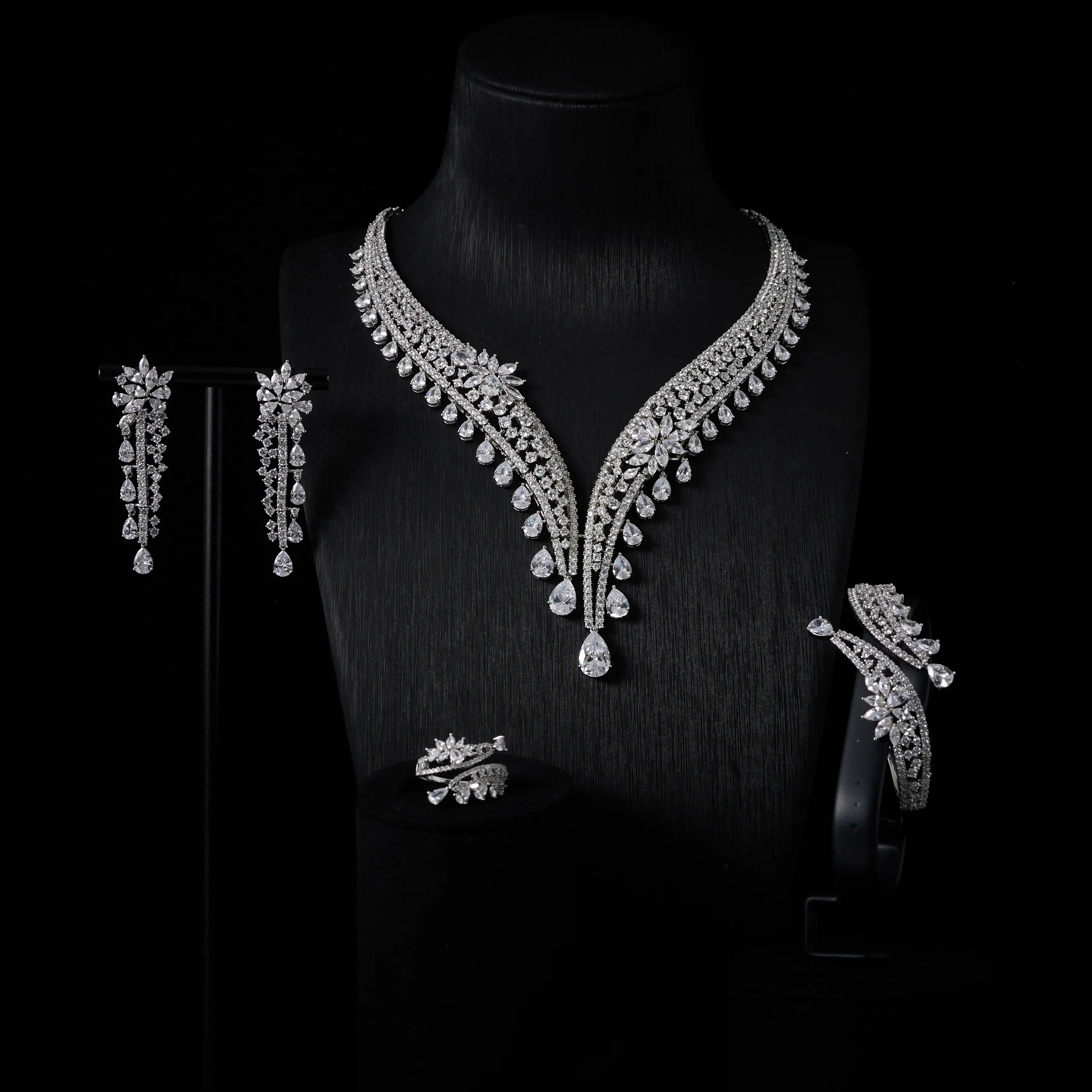 241102 Luxury Women Necklace Sets Cubic Zirconia Bridal Jewelry DuBai Saudi Wedding Engagement Party Festival Jewel Accessory
241102 Luxury Women Necklace Sets Cubic Zirconia Bridal Jewelry DuBai Saudi Wedding Engagement Party Festival Jewel Accessory
