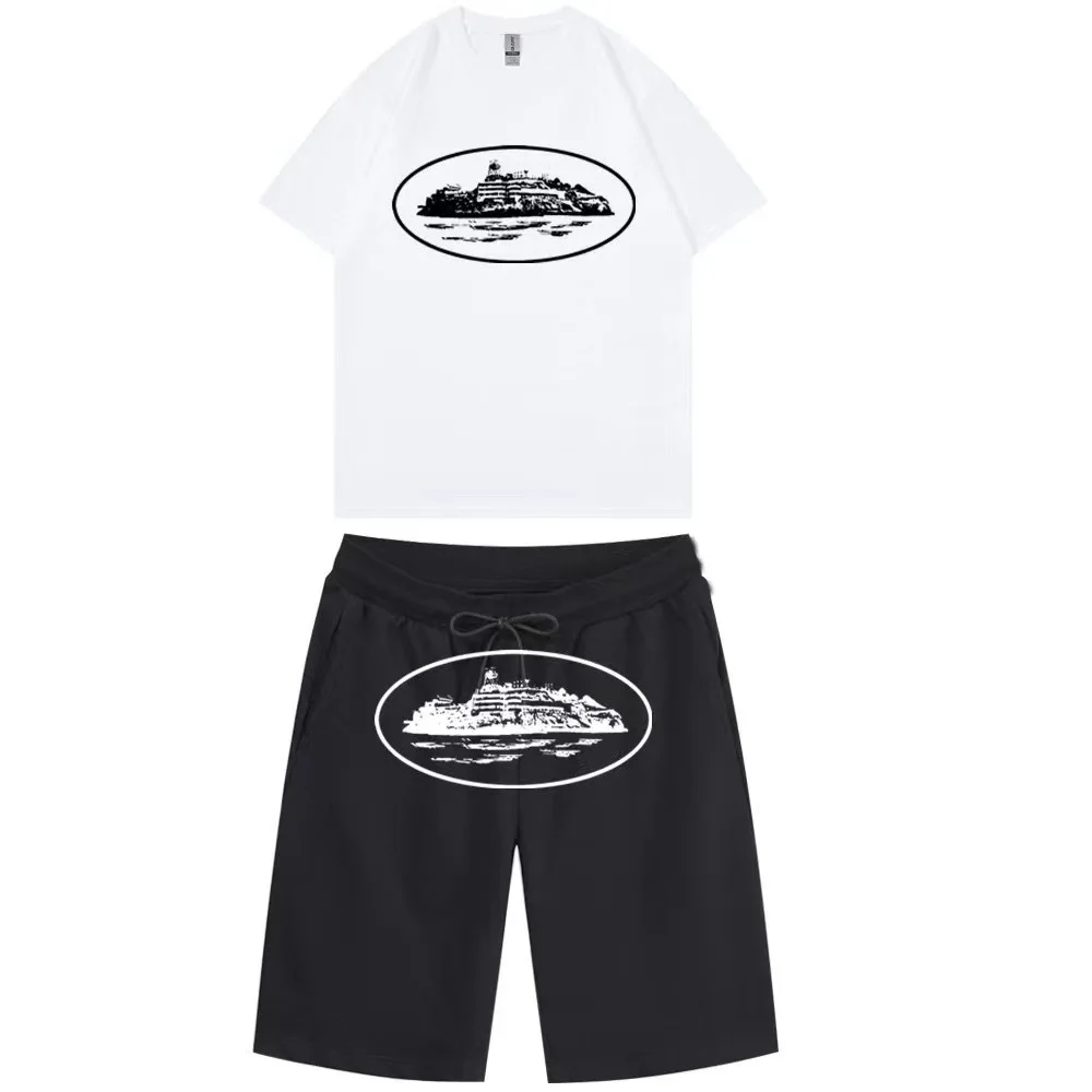 Devils Island Pattern Faion Set High Street Sportswear Casual Summer Suit ort Sve T-irt And orts for Youth
Devils Island Pattern Faion Set High Street Sportswear Casual Summer Suit ort Sve T-irt And orts for Youth