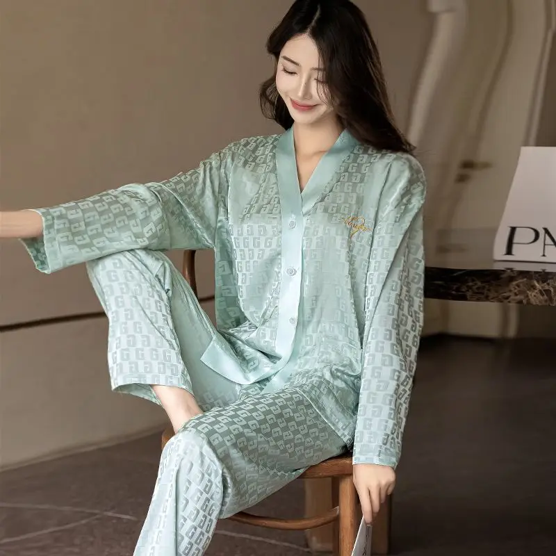 Pijamas Women Long-sleeved Ice Silk Pajamas Women's 2025 Summer Loungewear Silk Suit Spring and Autumn Can Be Worn Outside 2pcs
Pijamas Women Long-sleeved Ice Silk Pajamas Women's 2025 Summer Loungewear Silk Suit Spring and Autumn Can Be Worn Outside 2pcs