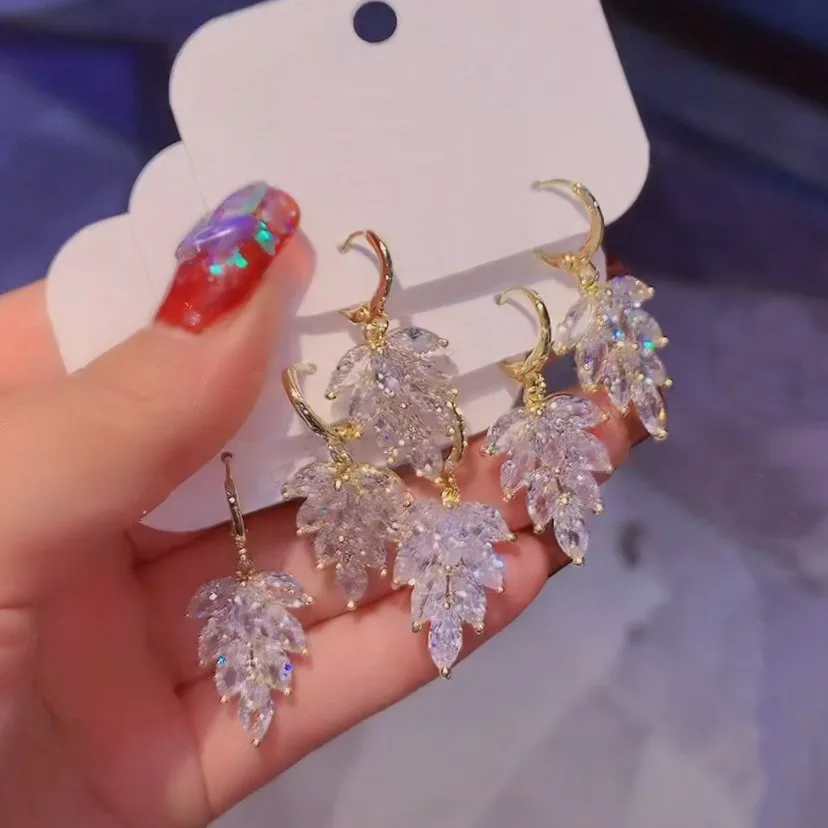 Leaf Drop Earring for Women Gold Color Shine Cubic Zirconia Stone Fine Jewelry Fashion Accessories Wedding Party Dangle Earrings
Leaf Drop Earring for Women Gold Color Shine Cubic Zirconia Stone Fine Jewelry Fashion Accessories Wedding Party Dangle Earrings