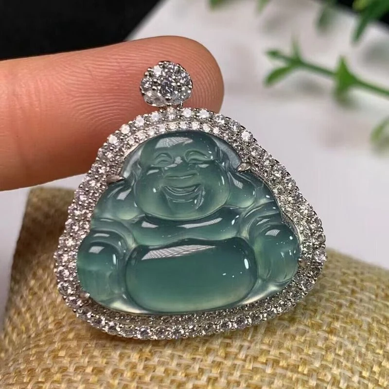 Natural A-grade jadeite ice blue Maitreya Buddha pendant with S925 silver inlay, wholesale supply
Natural A-grade jadeite ice blue Maitreya Buddha pendant with S925 silver inlay, wholesale supply