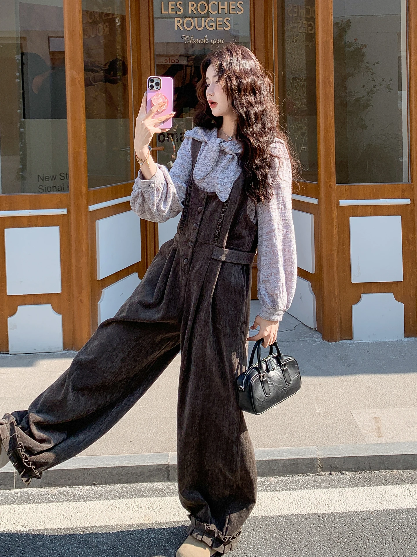 Комплект из вельветового комбинезона цвета хаки в стиле ретро для женщин: новинка весны 2026 года, топ с воротником «кукла» и брюки, повседневный модный комплект из двух предметов
Комплект из вельветового комбинезона цвета хаки в стиле ретро для женщин: новинка весны 2026 года, топ с воротником «кукла» и брюки, повседневный модный комплект из двух предметов