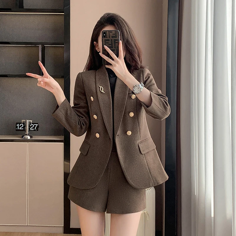 Women's Woolen Suit Set for Autumn and Winter, Thickened Professional Outfit, Elegant and Fashionable Casual Blazer and Shorts T
Women's Woolen Suit Set for Autumn and Winter, Thickened Professional Outfit, Elegant and Fashionable Casual Blazer and Shorts T