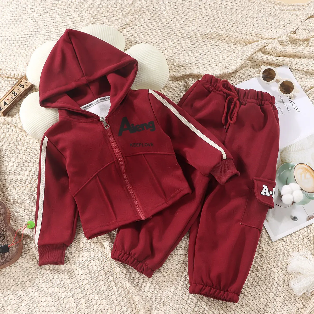 Spring and Autumn Girls' Clothing Set New Baby Hoodie Cargo Pants Fashion Two piece Set for Children
Spring and Autumn Girls' Clothing Set New Baby Hoodie Cargo Pants Fashion Two piece Set for Children
