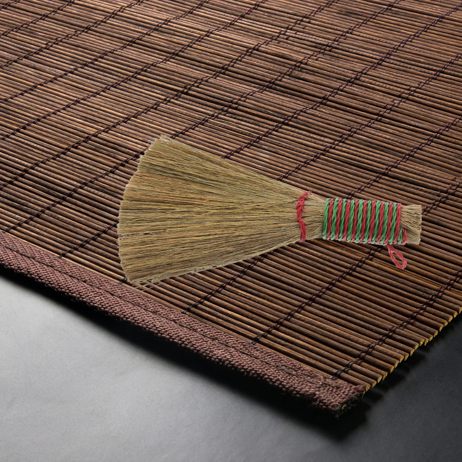 2 Pcs Miscanthus Cleaning Brush Mini Desk Broom for Small H Whisk Fireplace Tea Tray Keyboard Tabletop
2 Pcs Miscanthus Cleaning Brush Mini Desk Broom for Small H Whisk Fireplace Tea Tray Keyboard Tabletop