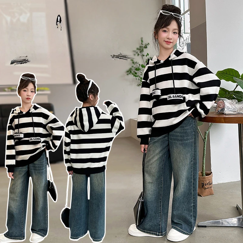 Girls Suits Children 2024 New Autumn Collection Fashion Hoodie and Jeans Pants Two-piece Set Clothes Korean Simple Style
Girls Suits Children 2024 New Autumn Collection Fashion Hoodie and Jeans Pants Two-piece Set Clothes Korean Simple Style