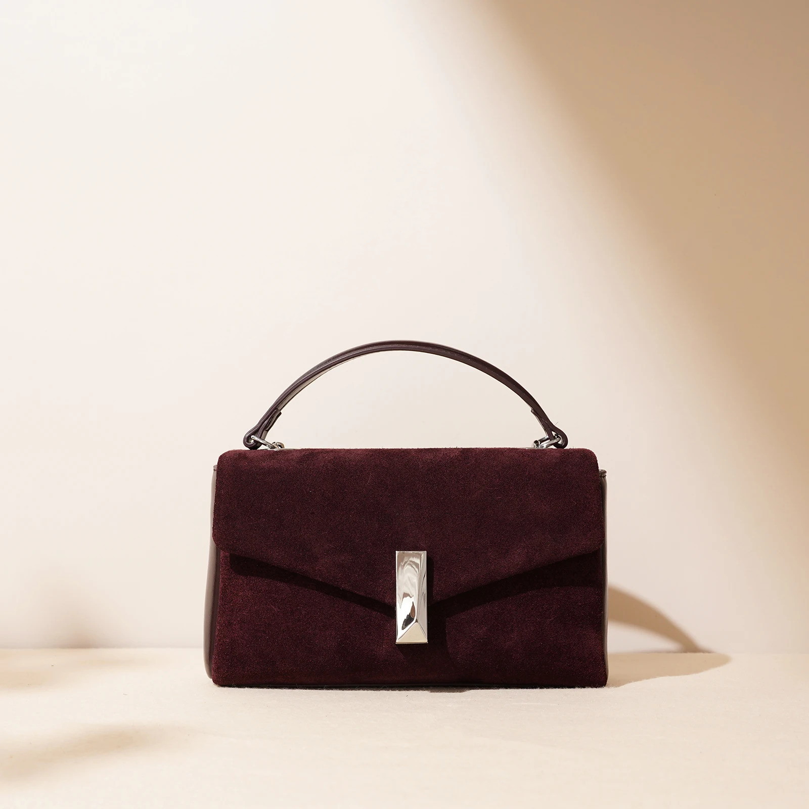 2025 Trend Designer Cowhide Flap Crossbody Ladies Handbags Suede Square Bag Leather Matte Underarm Mini Shoulder Bags For Women
2025 Trend Designer Cowhide Flap Crossbody Ladies Handbags Suede Square Bag Leather Matte Underarm Mini Shoulder Bags For Women