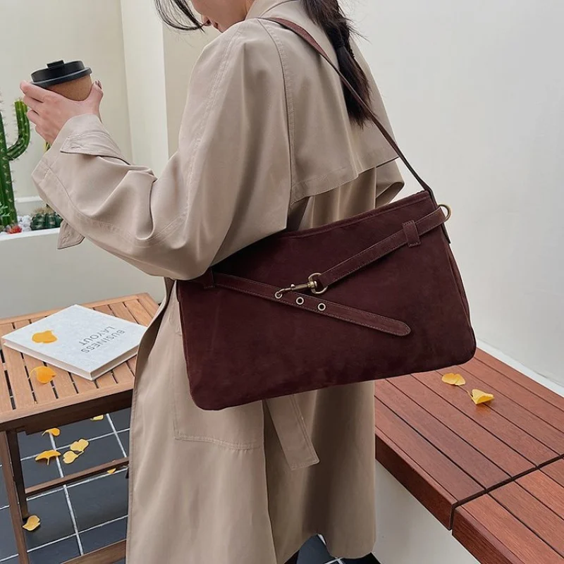 Женский клатч на запястье с отделениями для карт, компактный из искусственной кожи, идеально подходит для вечеринок и покупок
Женский клатч на запястье с отделениями для карт, компактный из искусственной кожи, идеально подходит для вечеринок и покупок