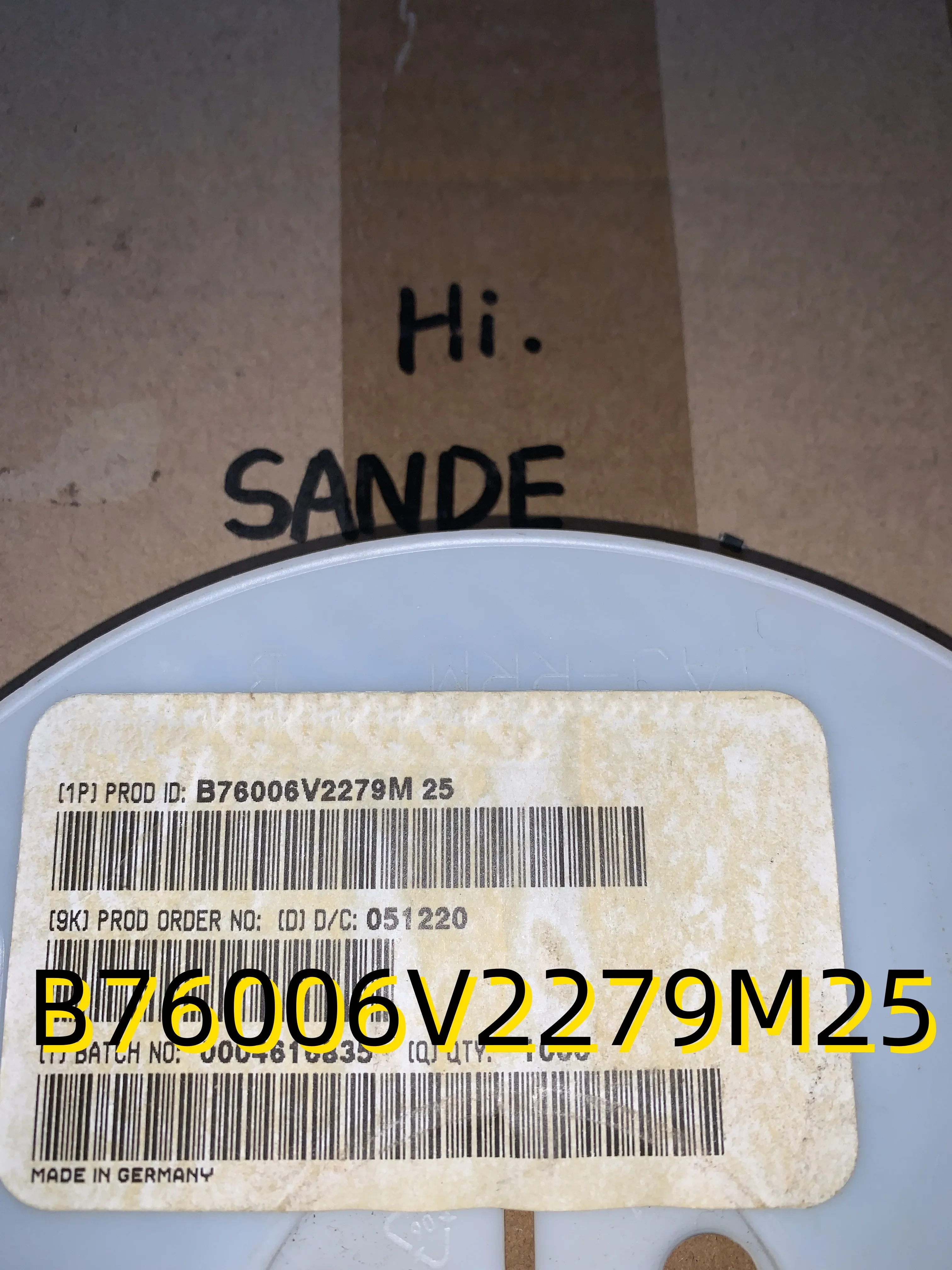 Совершенно новый оригинальный комплект из 10 шт. B76006V2279M25 SMD 6.3V220UF
Совершенно новый оригинальный комплект из 10 шт. B76006V2279M25 SMD 6.3V220UF