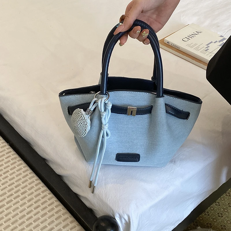 Fashionable New Ladies Dumpling Shaped Handbag Luxury Casual Tote Bag with Pleated Rope Design Multi-Functional Single Shoulder
Fashionable New Ladies Dumpling Shaped Handbag Luxury Casual Tote Bag with Pleated Rope Design Multi-Functional Single Shoulder