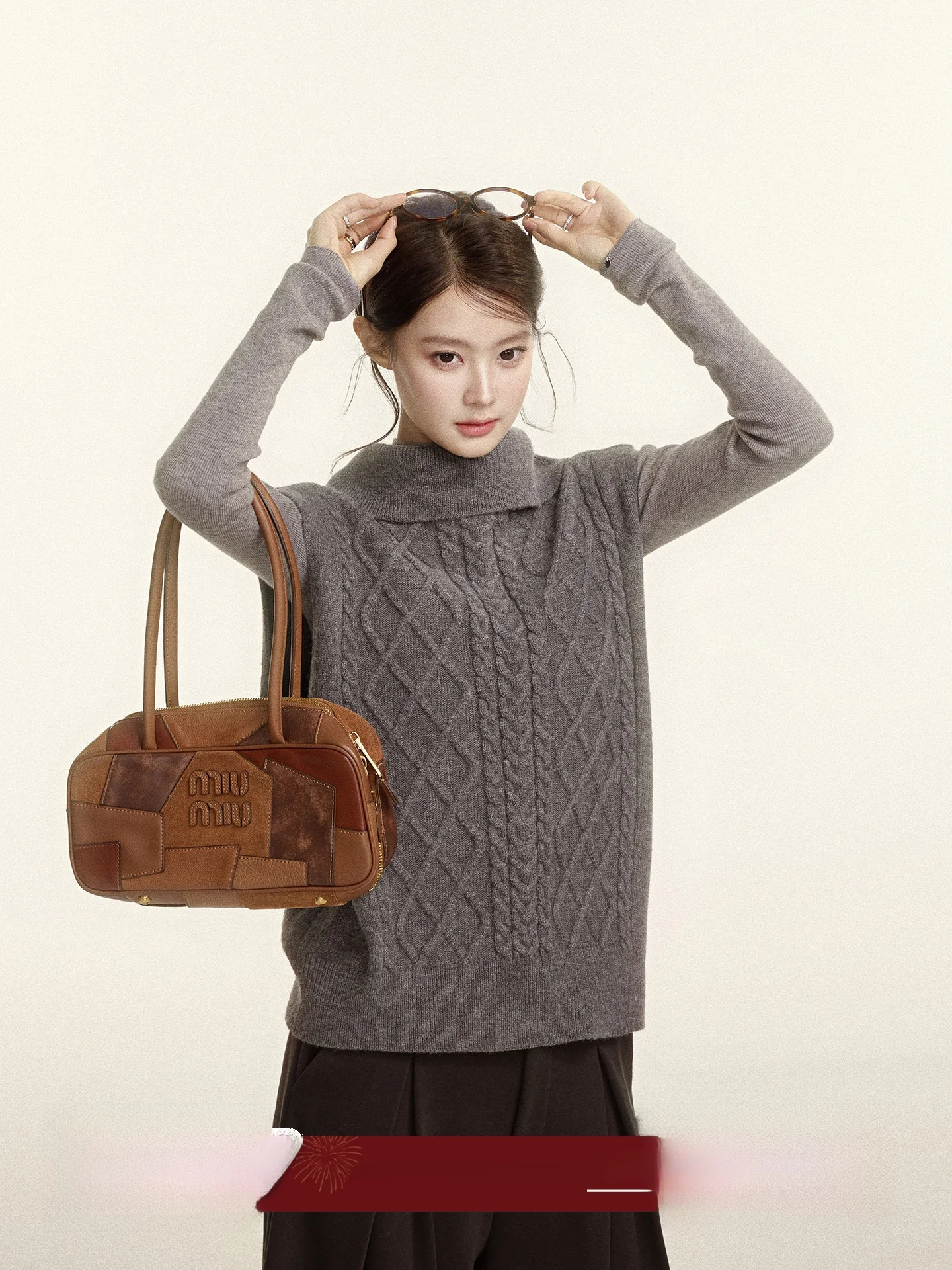 Вязаный кардиган-пальто для женщин: свободный зимний повседневный трикотаж на пуговицах, универсальный, можно носить как верхнюю одежду
Вязаный кардиган-пальто для женщин: свободный зимний повседневный трикотаж на пуговицах, универсальный, можно носить как верхнюю одежду