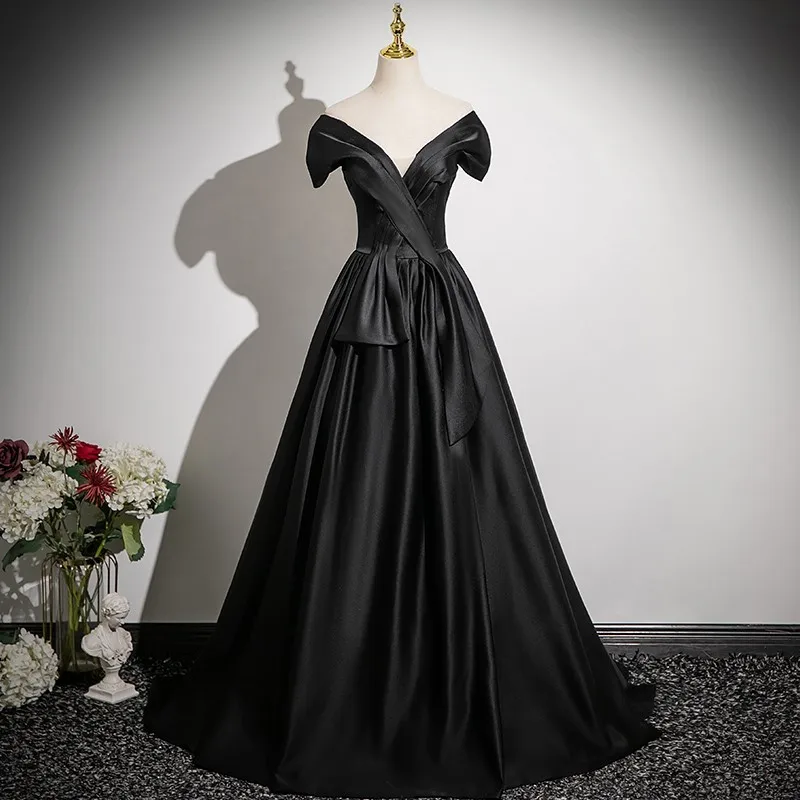 New black satin Art piano performance one-shoulder high sense banquet host dress
New black satin Art piano performance one-shoulder high sense banquet host dress
