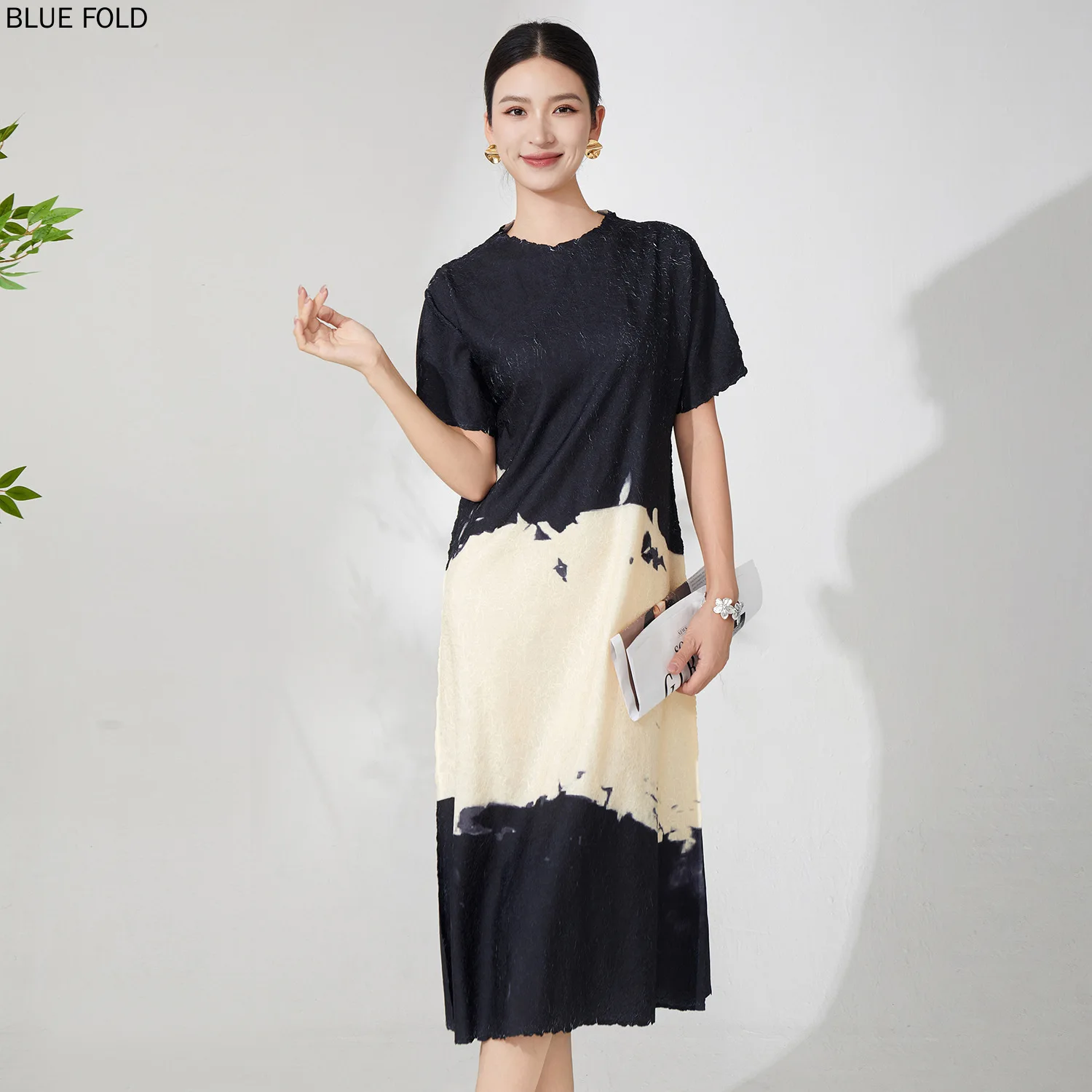 Miyake PLEATS Dress Large Size Women's Summer Fashion Temperament Advanced Sense of Slimming Loose Versatile Midi Dress
Miyake PLEATS Dress Large Size Women's Summer Fashion Temperament Advanced Sense of Slimming Loose Versatile Midi Dress