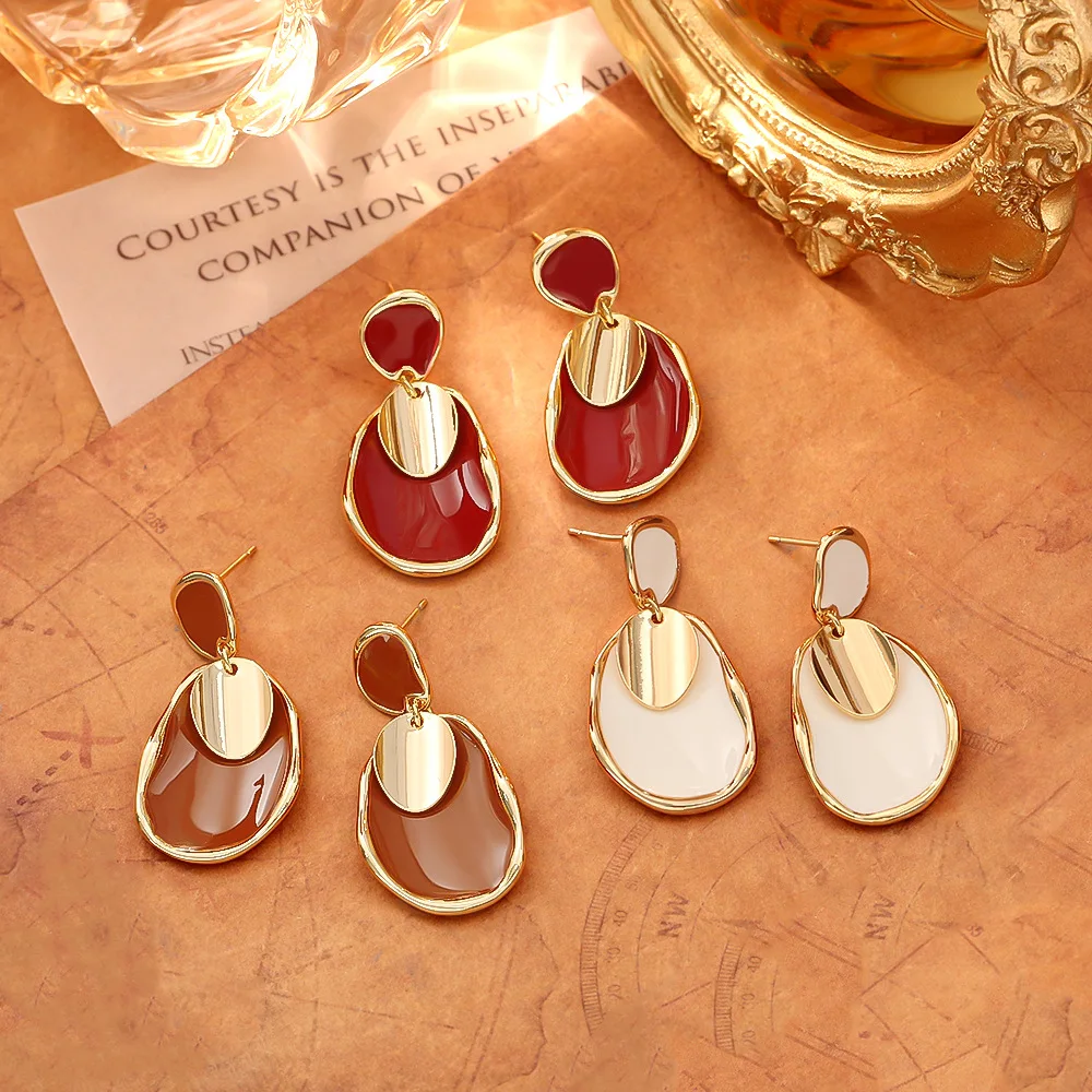 Fashionable, exquisite and personalized burgundy irregular earrings, retro Hepburn style earrings, high-end commuting earrings
Fashionable, exquisite and personalized burgundy irregular earrings, retro Hepburn style earrings, high-end commuting earrings