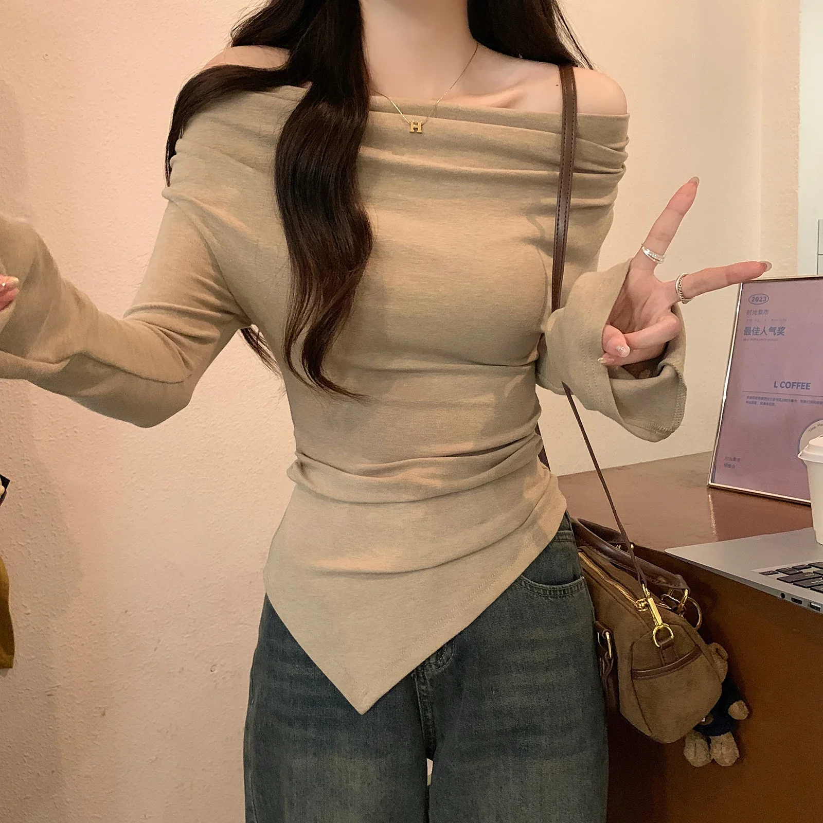 Sweet Hot Girl Long-sleeved T-shirt Women's Spring/Autumn Thin Irregular Slash Neck Solid Color Bottoming Shirt Female Clothes
Sweet Hot Girl Long-sleeved T-shirt Women's Spring/Autumn Thin Irregular Slash Neck Solid Color Bottoming Shirt Female Clothes
