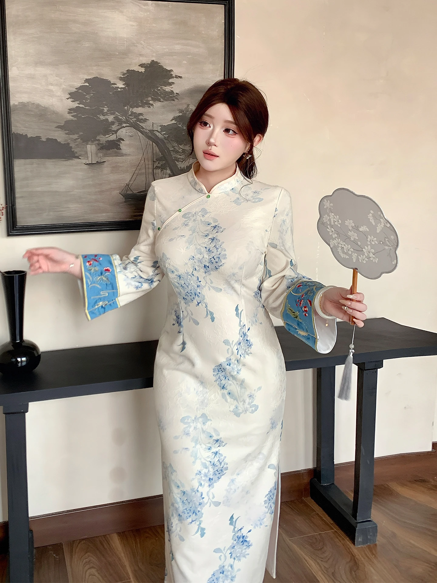 Новое китайское длинное платье с вышивкой размера плюс, женское модное утягивающее высококачественное полиэфирное волокно
Новое китайское длинное платье с вышивкой размера плюс, женское модное утягивающее высококачественное полиэфирное волокно