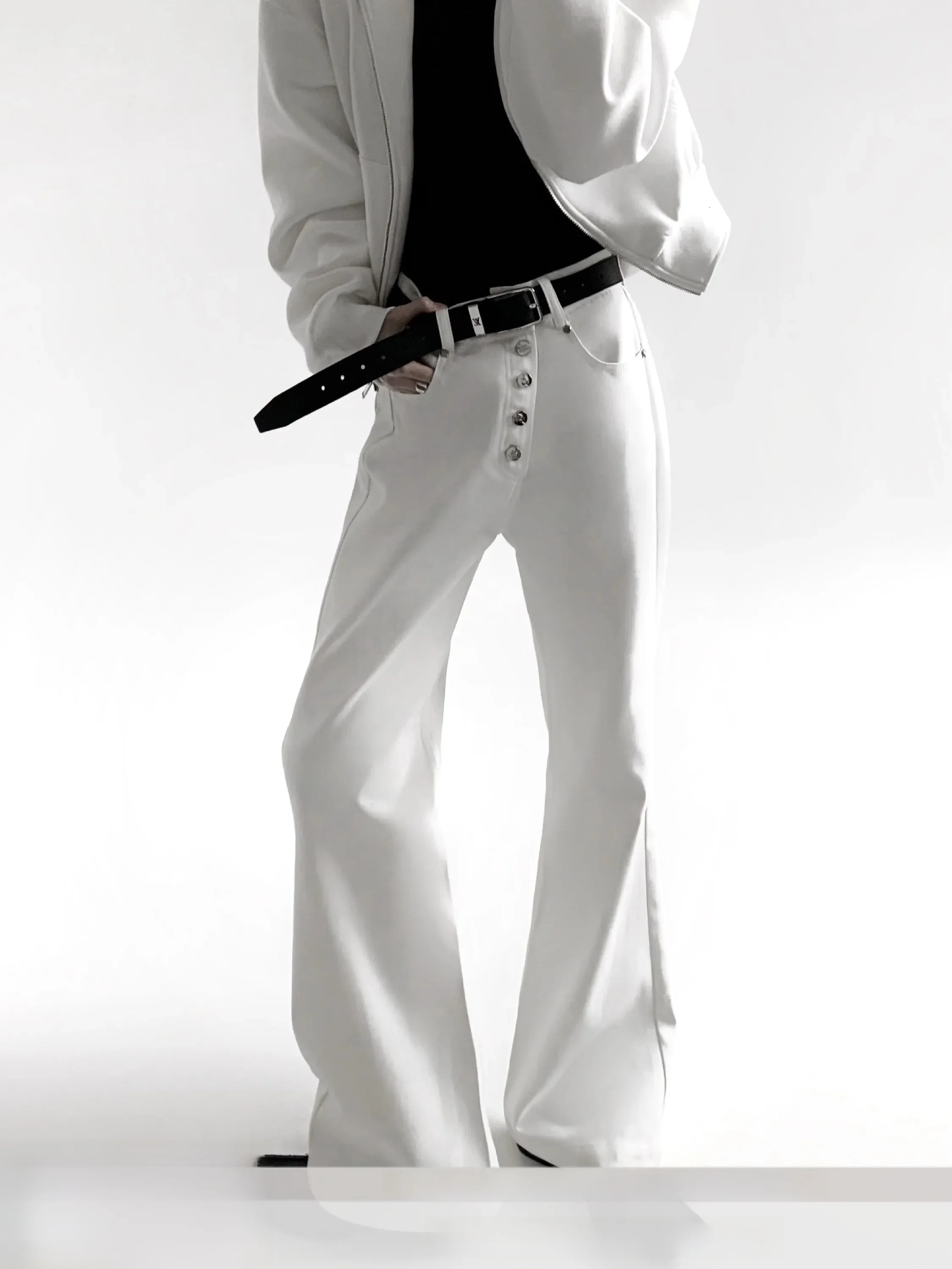 Fashionable White Four-Button Slant-Cuff Men's Jeans High-Waisted Commuter Casual Pants CleanFit High Waist Bell Bottoms
Fashionable White Four-Button Slant-Cuff Men's Jeans High-Waisted Commuter Casual Pants CleanFit High Waist Bell Bottoms