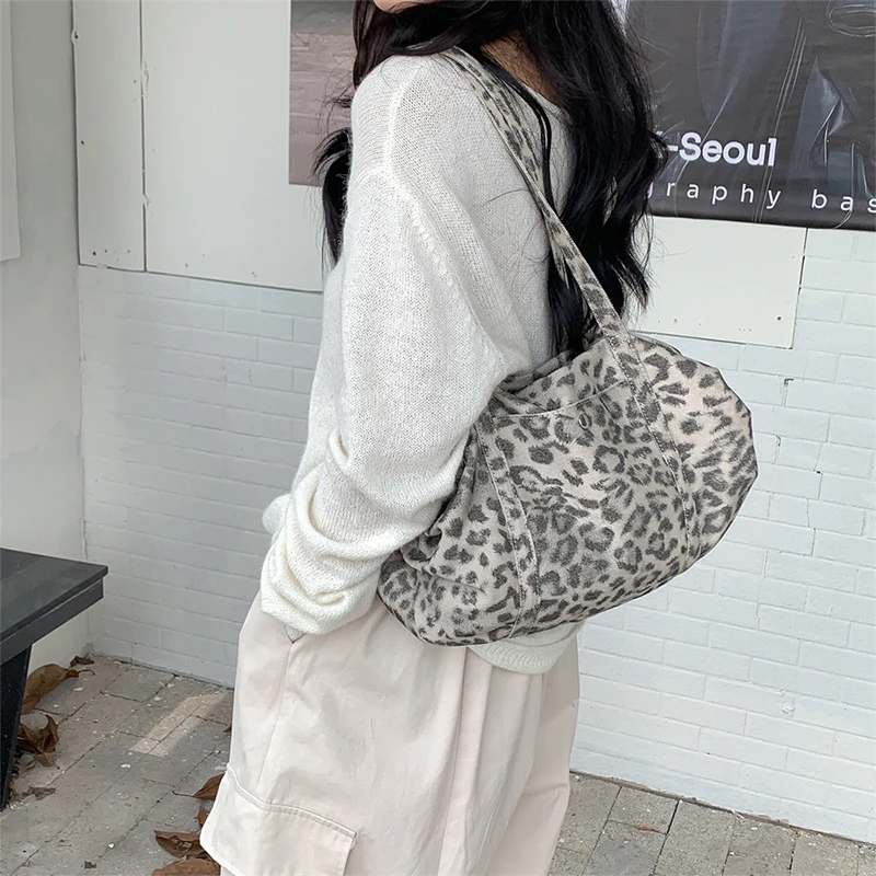 2026 Leopard Print Women Tote Bag Lightweight High-capacity Shoulder Bag Adjustable Shoulder Strap Crossbody Bag For Daily
2026 Leopard Print Women Tote Bag Lightweight High-capacity Shoulder Bag Adjustable Shoulder Strap Crossbody Bag For Daily