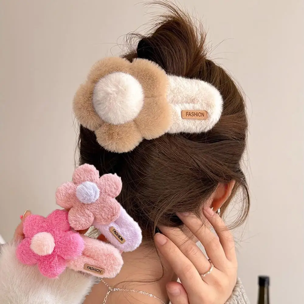 Imitation Plush Duckbill Clip Large Flower Hair Clip Side Clips Winter Big Size Barrettes Sweet Faux Fur Hairpin Headwear
Imitation Plush Duckbill Clip Large Flower Hair Clip Side Clips Winter Big Size Barrettes Sweet Faux Fur Hairpin Headwear