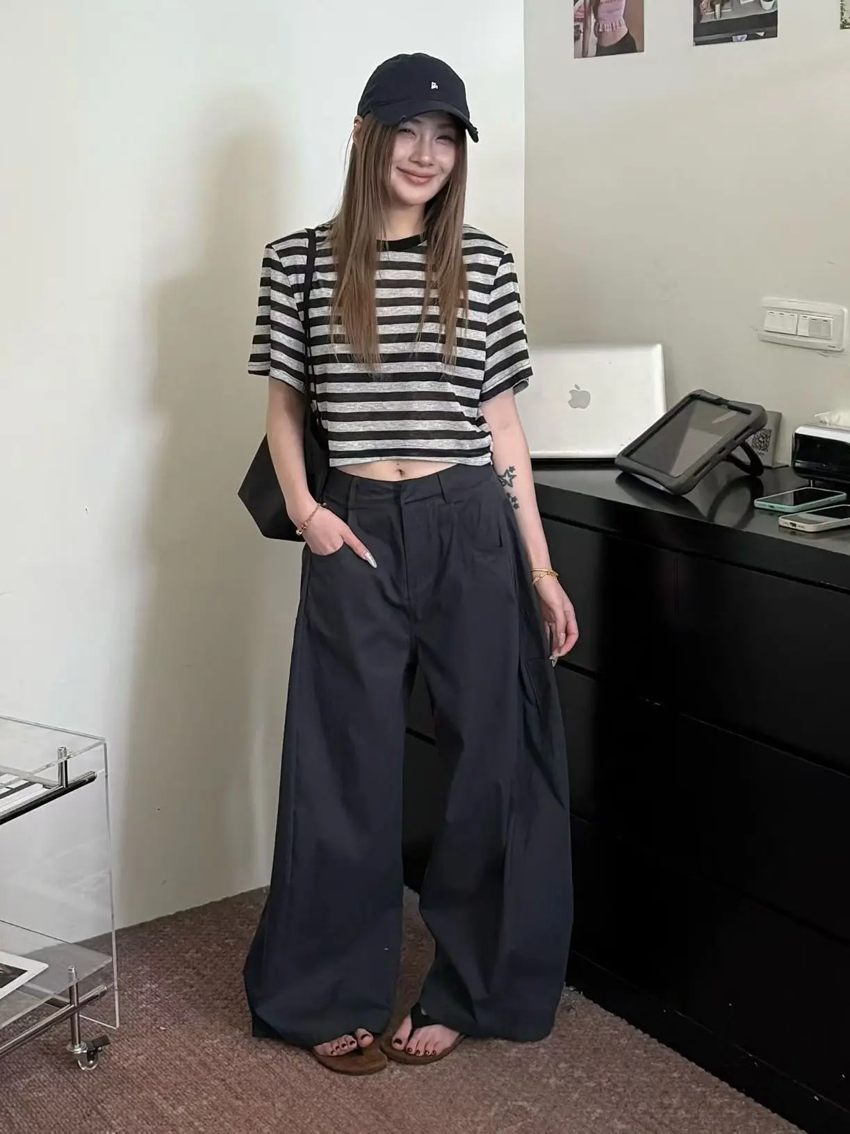East Gate Thin Stripe Short Sleeve T-Shirt Drapey Wide Leg Workwear Pants Set Women's Casual Slim Fit round Neck Summer Outfit
East Gate Thin Stripe Short Sleeve T-Shirt Drapey Wide Leg Workwear Pants Set Women's Casual Slim Fit round Neck Summer Outfit