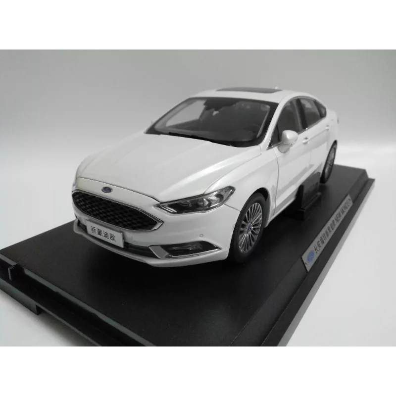 Diecast 1:18 Scale Original Changan FORD MONDEO17 Alloy Car Model Collectible Toy Gift Souvenir Display Ornament
Diecast 1:18 Scale Original Changan FORD MONDEO17 Alloy Car Model Collectible Toy Gift Souvenir Display Ornament
