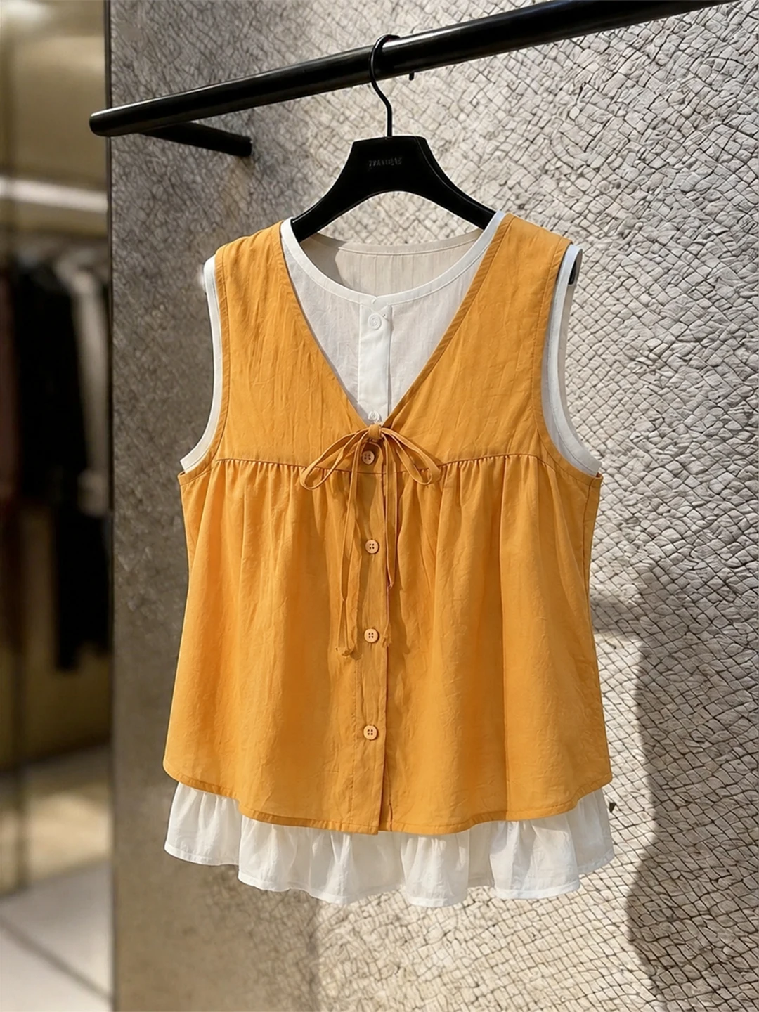 Korean Style Sleeveless Vest Women's Fashion Spring Summer Top with Bow Tie Color Block Slimming Bubbly Hemline round Neck
Korean Style Sleeveless Vest Women's Fashion Spring Summer Top with Bow Tie Color Block Slimming Bubbly Hemline round Neck