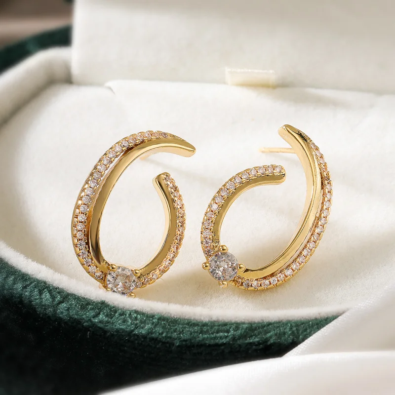 European and American Niche Personality Irregular Geometric Zircon Fashion Light Luxury High-end Women's Earrings New
European and American Niche Personality Irregular Geometric Zircon Fashion Light Luxury High-end Women's Earrings New