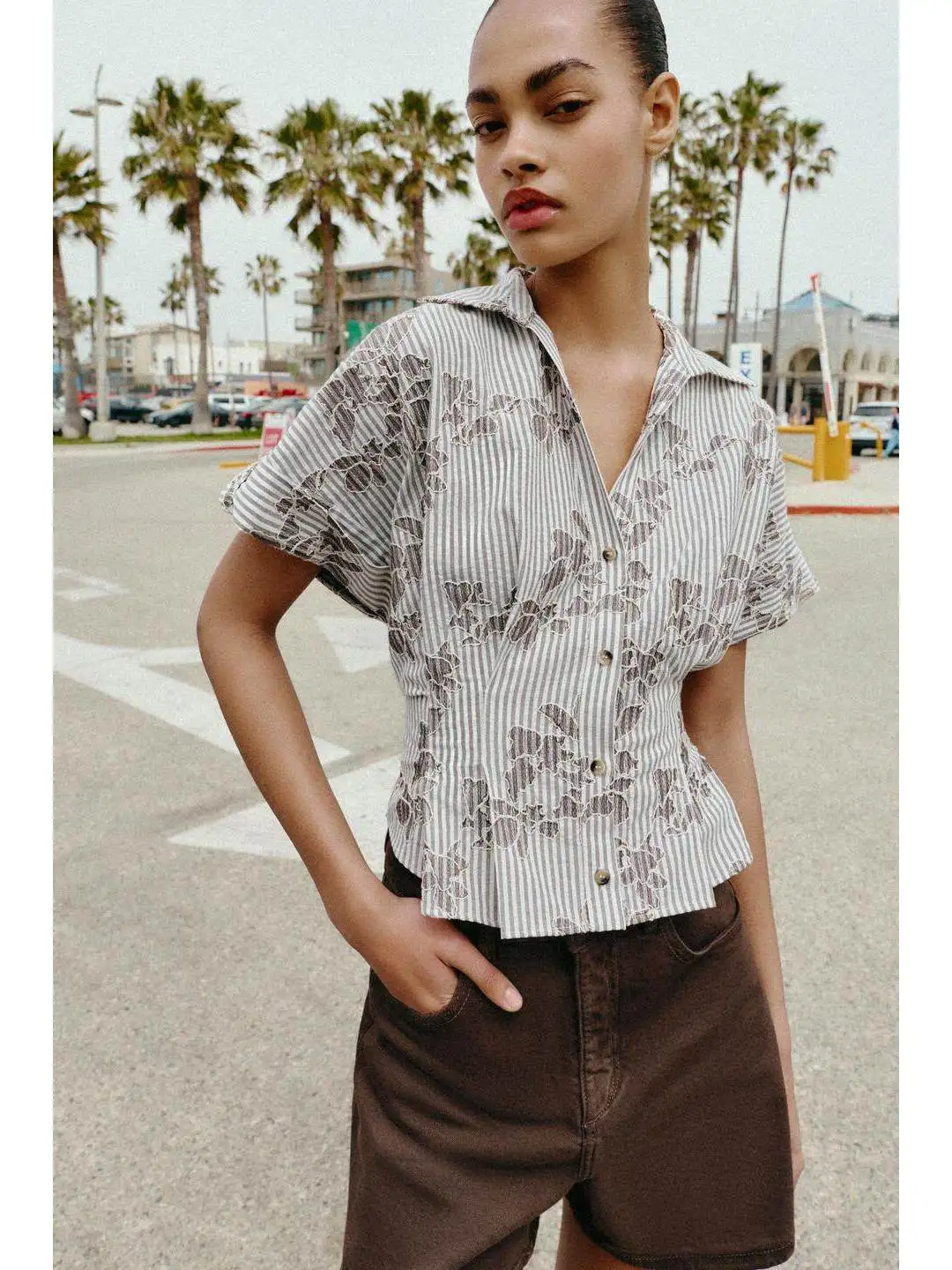 Casual Fashion Embroidered Bead Short Sleeve Commute Shirt Short Style Polyester Fiber Breathable Female Spring Autumn Wear
Casual Fashion Embroidered Bead Short Sleeve Commute Shirt Short Style Polyester Fiber Breathable Female Spring Autumn Wear