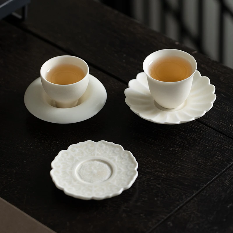 Matte Ceramic Tea Cup with Coaster Single Cup White Porcelain Drinking Cup Flower Pattern Cup Holder for Hostess Small Guest Cup
Matte Ceramic Tea Cup with Coaster Single Cup White Porcelain Drinking Cup Flower Pattern Cup Holder for Hostess Small Guest Cup