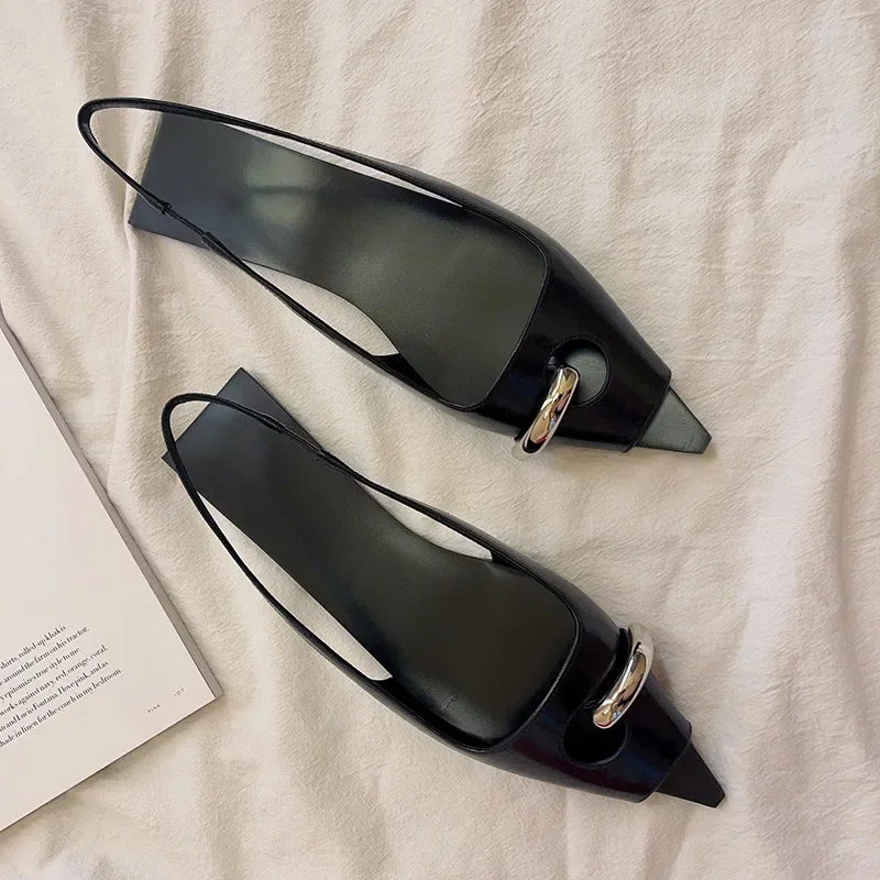 Small Niche Design Metal Pointed Flat Sandals For Women Open Toe Low Heel Shoes For Women's Personality Trend
Small Niche Design Metal Pointed Flat Sandals For Women Open Toe Low Heel Shoes For Women's Personality Trend