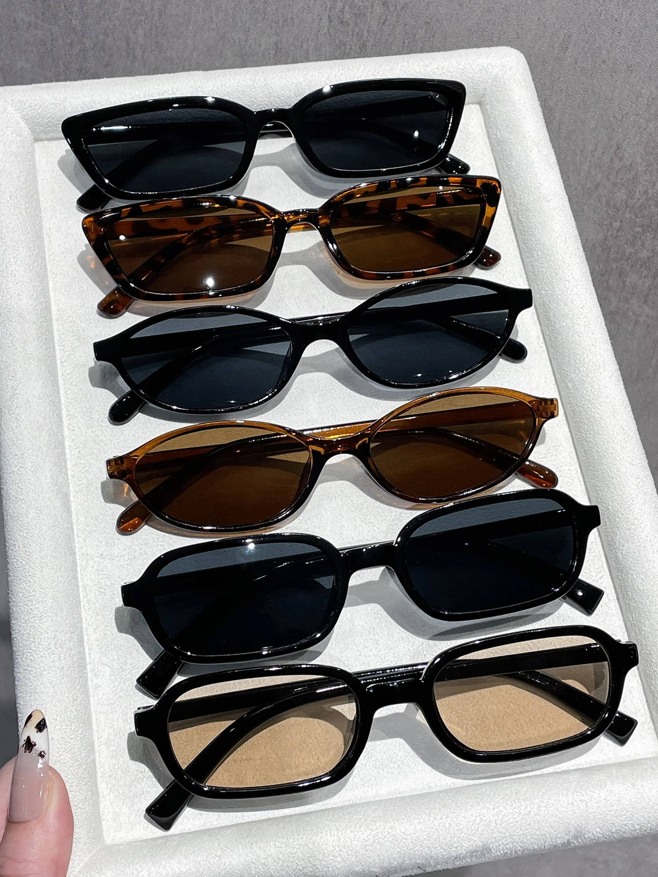 6PCS Small Frame Couple Sunglasses Set Fashionable Future Feelings Spicy Girl Sunshades for Live Broadcast And Stylish Decor
6PCS Small Frame Couple Sunglasses Set Fashionable Future Feelings Spicy Girl Sunshades for Live Broadcast And Stylish Decor