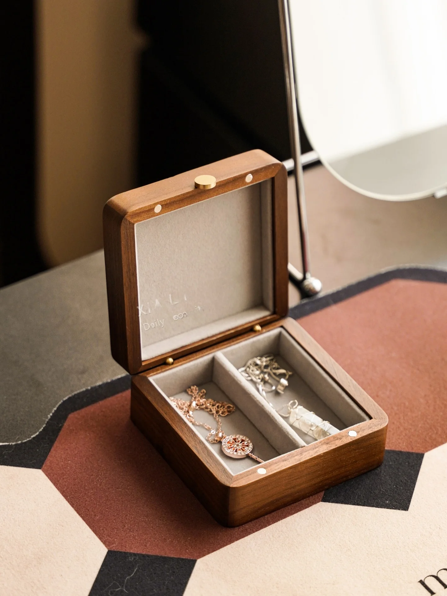 Adjustable Bla Walnut Wood Jewelry Box Multi-Carent Nelace Bracelet Storage Case Handmade Crted Art Sle
Adjustable Bla Walnut Wood Jewelry Box Multi-Carent Nelace Bracelet Storage Case Handmade Crted Art Sle