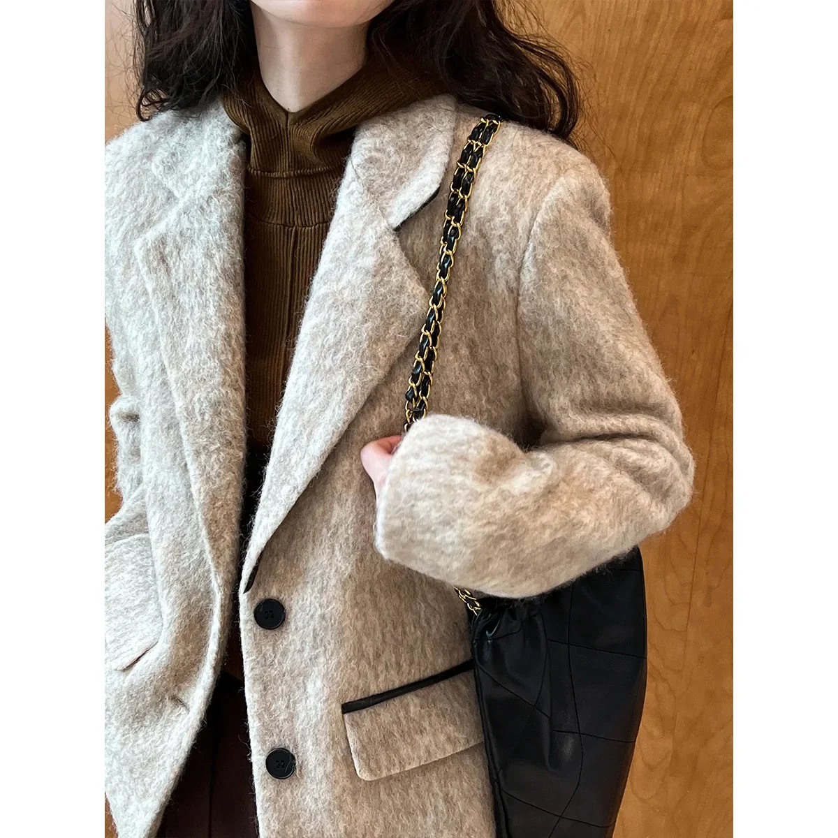 55% wool woolen blazer women's autumn and winter thickened design short long-haired woolen coat 8640
55% wool woolen blazer women's autumn and winter thickened design short long-haired woolen coat 8640