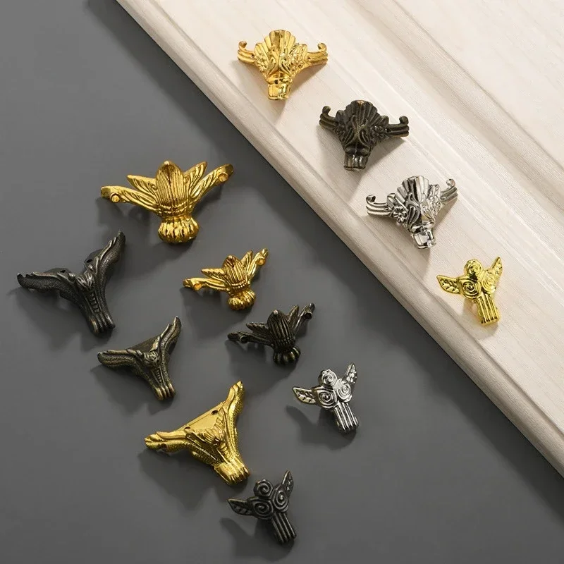 8pcs Antique Brass Jewelry Gift Box Wooden Corner Protector Guard For Home Decorative Corners Brackets Box Angle Protect Cover
8pcs Antique Brass Jewelry Gift Box Wooden Corner Protector Guard For Home Decorative Corners Brackets Box Angle Protect Cover