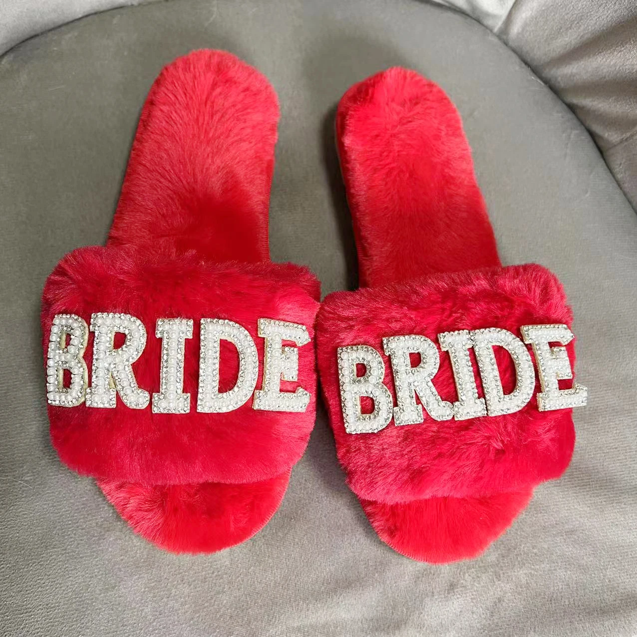 Unique Pearl Letter Bride Slippers Soft Fur Indoor Sandal Wedding Bachelorette Party Proposal Gifts
Unique Pearl Letter Bride Slippers Soft Fur Indoor Sandal Wedding Bachelorette Party Proposal Gifts