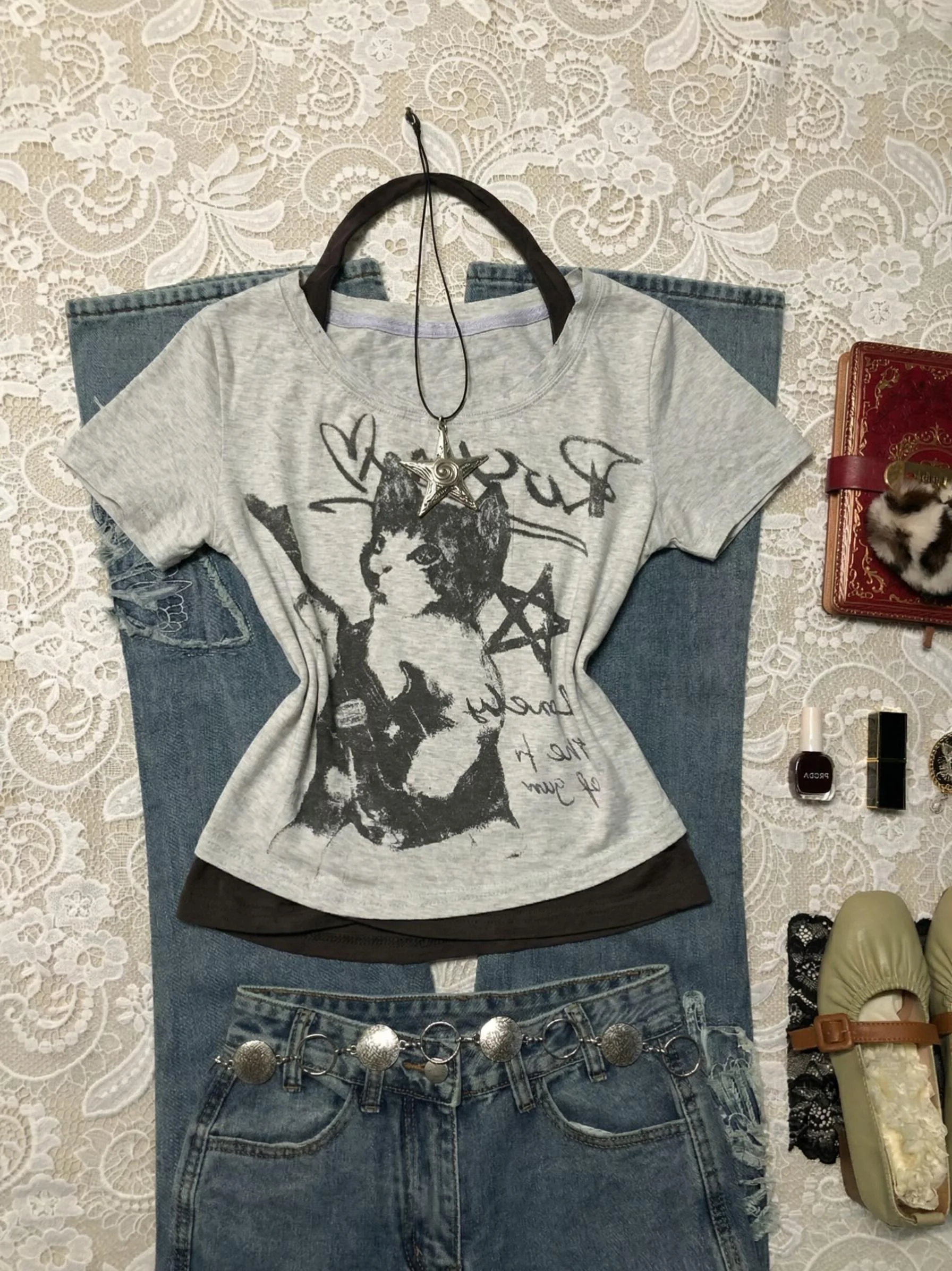 Sweet Style Print Short Sleeve T-Shirt Women's Summer Unique Design Slim Fit Waist Cut Shirt Casual Comfortable Top
Sweet Style Print Short Sleeve T-Shirt Women's Summer Unique Design Slim Fit Waist Cut Shirt Casual Comfortable Top