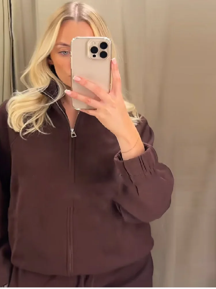 Простой свободный комплект с капюшоном, брюки, повседневная удобная классическая куртка, женская спортивная одежда, осенний женский спортивный костюм
Простой свободный комплект с капюшоном, брюки, повседневная удобная классическая куртка, женская спортивная одежда, осенний женский спортивный костюм