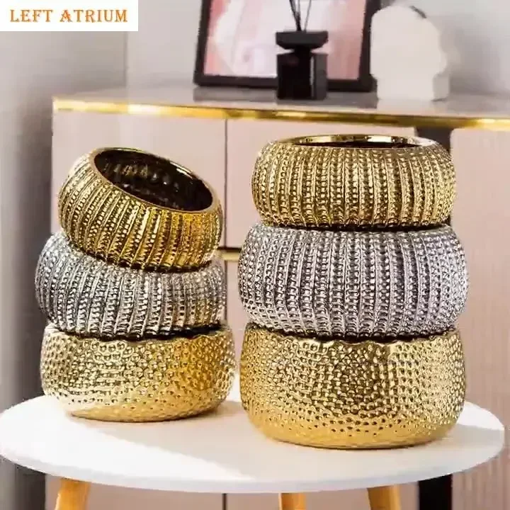 Creative Golden/Silver Plated Ceramic Flower Pots Vase Desk Decoration Artificial Flower Decorative Floral Arrangement Vases
Creative Golden/Silver Plated Ceramic Flower Pots Vase Desk Decoration Artificial Flower Decorative Floral Arrangement Vases