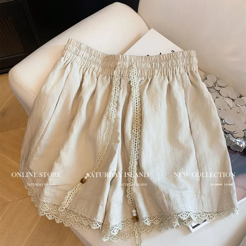Свободные шорты на шнурке с кружевной отделкой для женщин, новый ретро-дизайн, универсальные широкие брюки
Свободные шорты на шнурке с кружевной отделкой для женщин, новый ретро-дизайн, универсальные широкие брюки