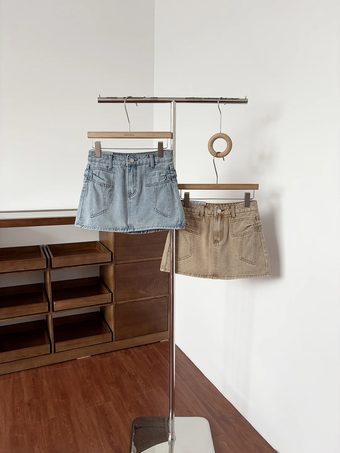 Korean Retro Fashion High Waist Denim Skirt Women's Summer New Style Slimming Hip Covering Short Skirt A-Line Skirt
Korean Retro Fashion High Waist Denim Skirt Women's Summer New Style Slimming Hip Covering Short Skirt A-Line Skirt