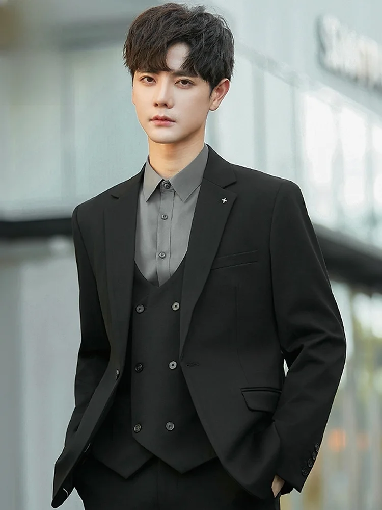 Мужской повседневный костюм-пиджак: новая весенняя коллекция в корейском стиле, деловой, формальный, британский стиль, мужская одежда из полиэстера и вискозы.
Мужской повседневный костюм-пиджак: новая весенняя коллекция в корейском стиле, деловой, формальный, британский стиль, мужская одежда из полиэстера и вискозы.