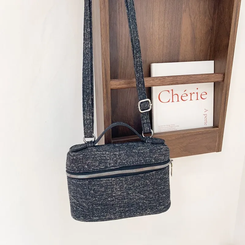 2025 Boho Denim Bucket Bag Crossbody Shoulder Purse Summer Casual Style Lightweight and Spacious Hot Sale
2025 Boho Denim Bucket Bag Crossbody Shoulder Purse Summer Casual Style Lightweight and Spacious Hot Sale