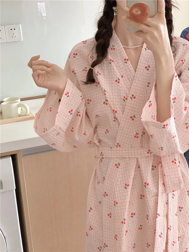 Fresh-Style Plaid Cherry Check Leisure Bathrobe Nightdress Pajamas for Women, Long-Sleeve Robe Home Wear for Spring and Autumn
Fresh-Style Plaid Cherry Check Leisure Bathrobe Nightdress Pajamas for Women, Long-Sleeve Robe Home Wear for Spring and Autumn